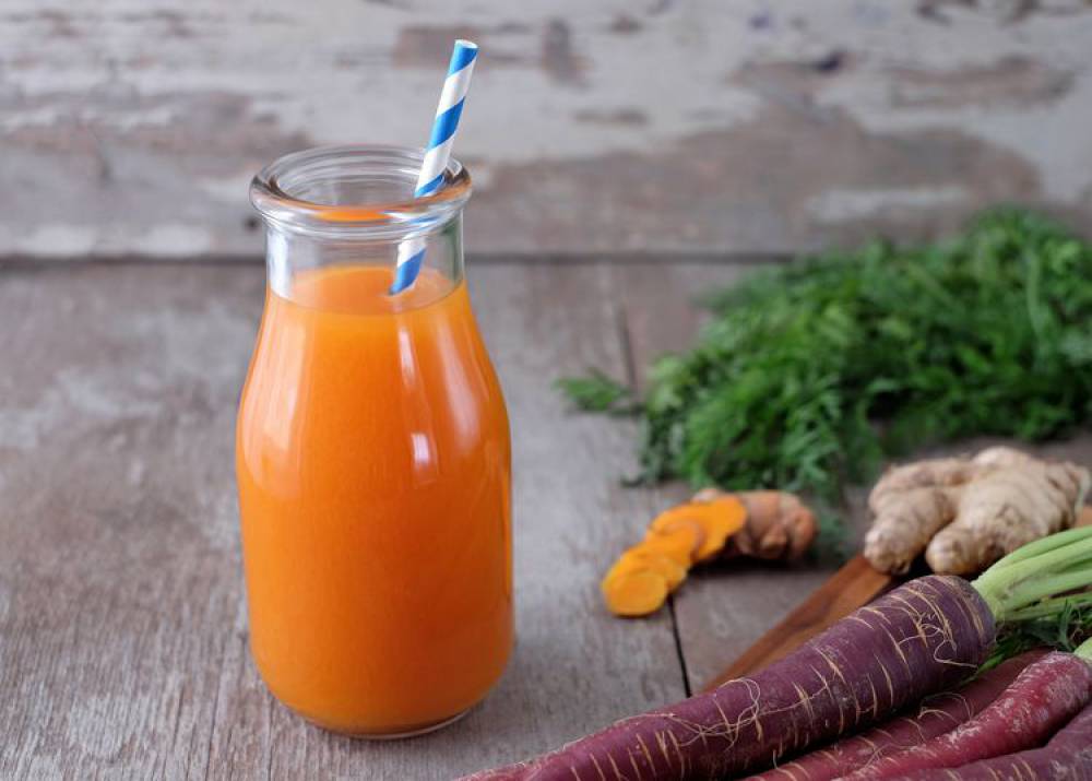 دستور تهیه آب هویج خوشمزه با زردچوبه و زنجبیل. امتحان کنید!